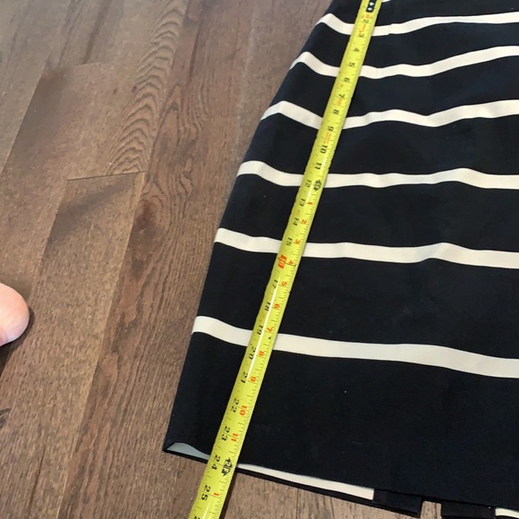 Black and White Pencil Skirt with some stretch - Picture 7 of 7